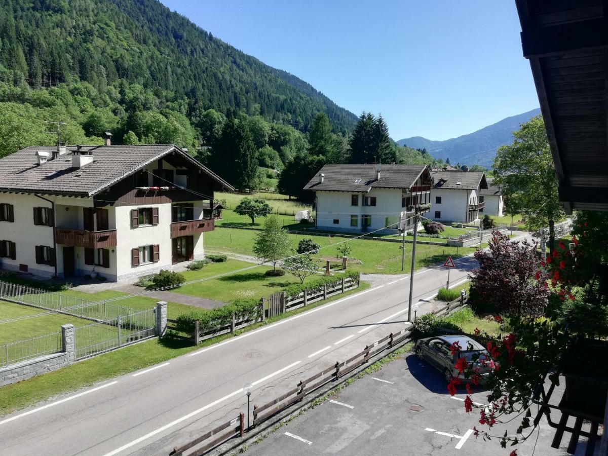 Attico Abbraccio Di Luce Apartamento Spiazzo  Exterior foto